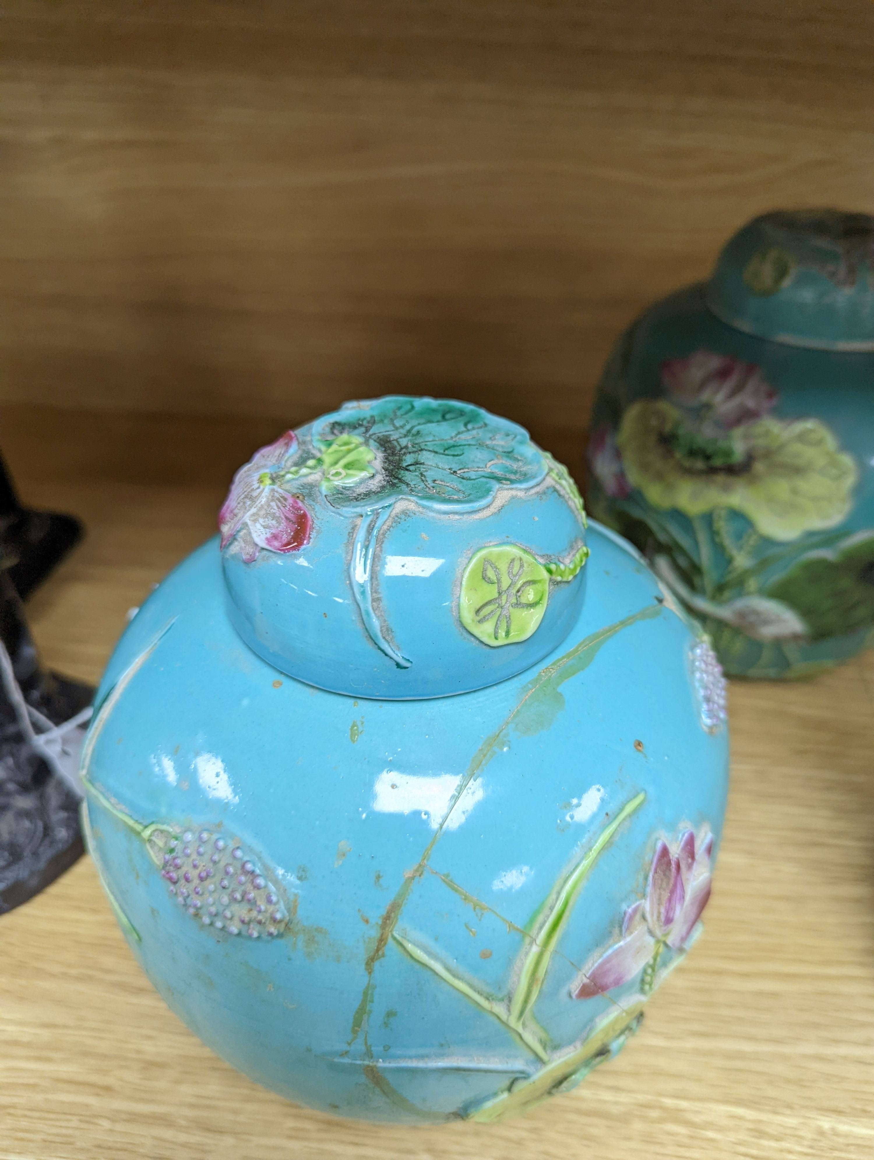 A pair of Chinese enamelled porcelain jars and covers, early 20th century, 17.5cm